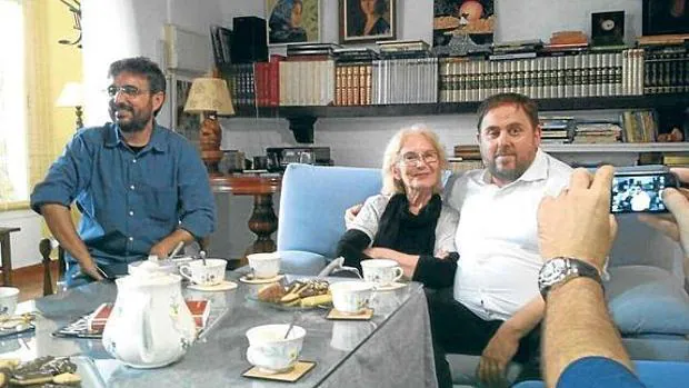 Eugenia, la mujer de Gines que invitó a Junqueras a cenar en su casa: «Puigdemont es un cobarde»