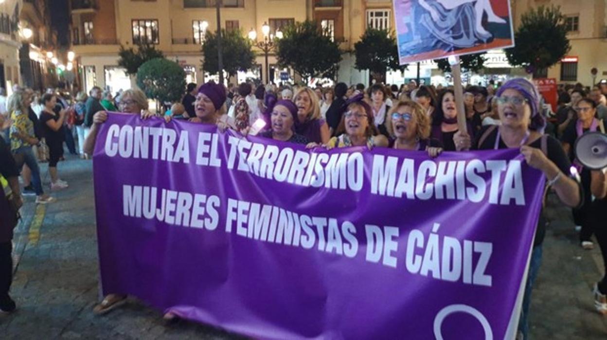 Una de las últimas manifestación en Cádiz contra el terrorismo machista.