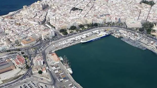 El Puerto de Cádiz promociona sus instalaciones y servicios en Perú