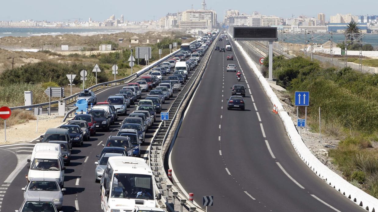 Las retenciones han llegado hasta la entrada de Cádiz capital