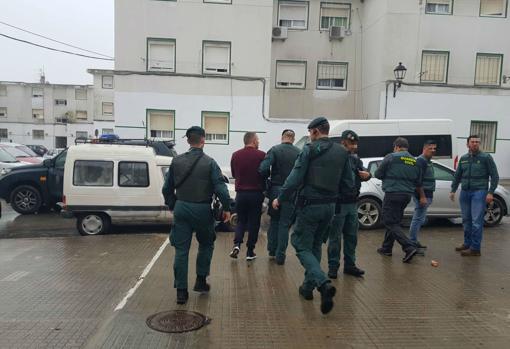 Seis de la mañana. La Guardia Civil toma la Janda