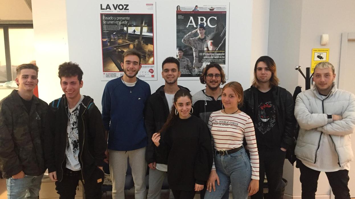 Los alumnos del instituto que han visitado la redacción.