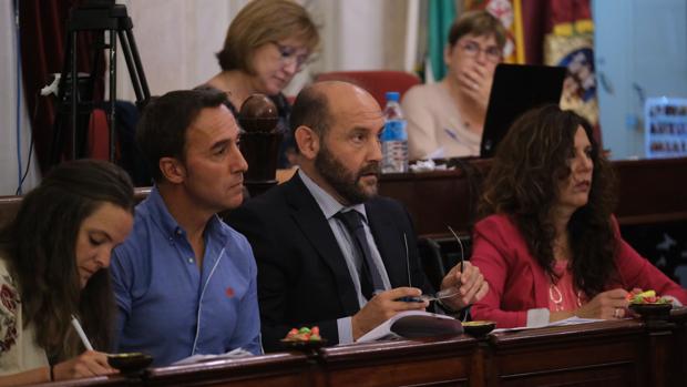 El PP pide a Kichi que retire a Pilar Tubío como directora de Servicios Sociales de Cádiz