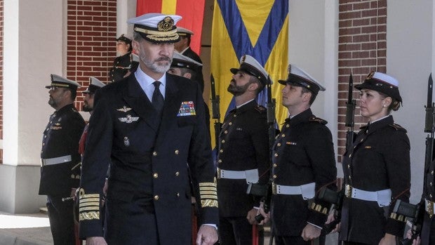 El Rey supervisa la lucha contra la piratería y la Fuerza de Infantería de Marina