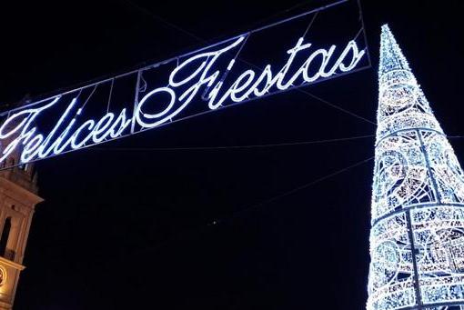 Cádiz entra con luz en la Navidad más madrugadora