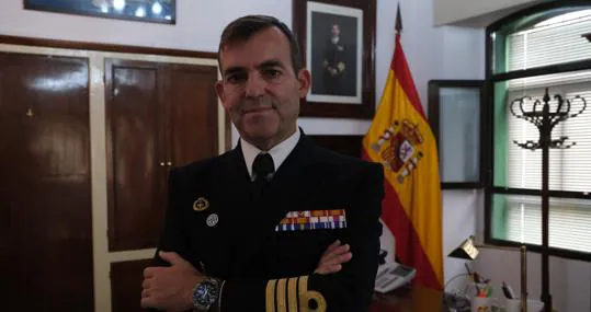 El Comandante Naval de Cádiz en su despacho.