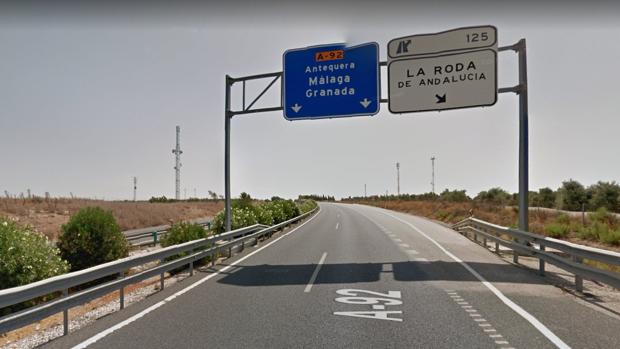 Cuatro personas resultan heridas tras cochar dos coches en la autovía A-92 a su paso por La Roda de Andalucía