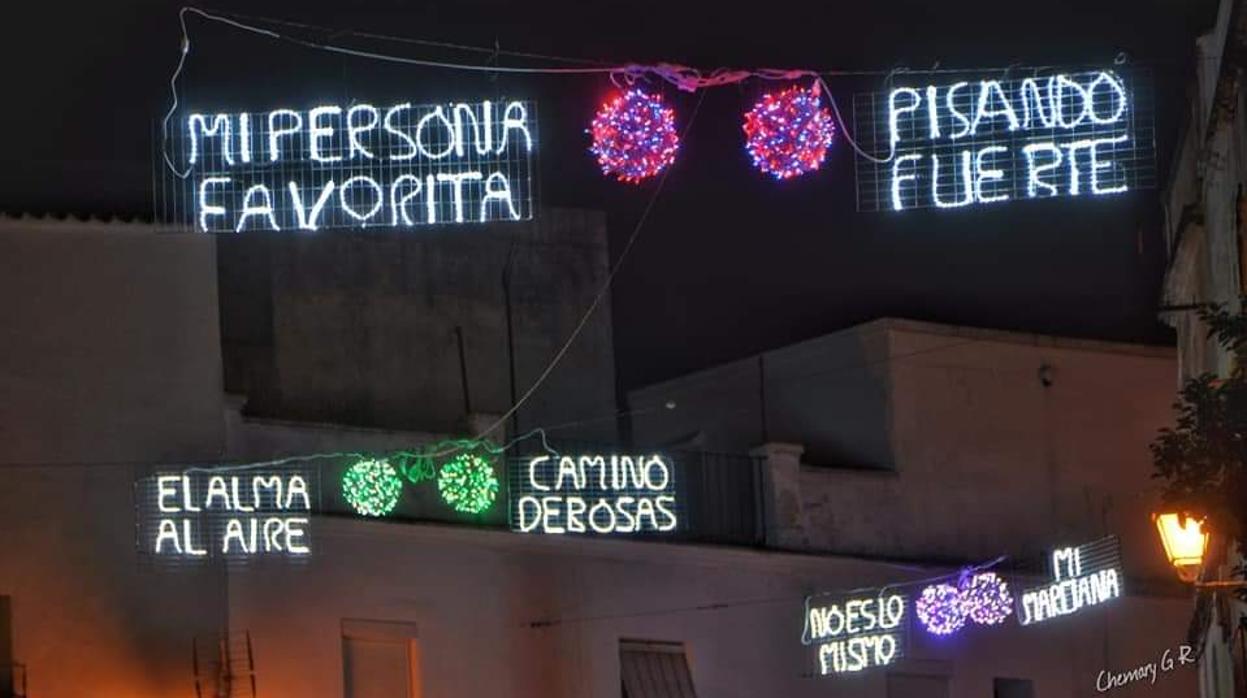 Luces de Navidad en la calle Alejandro Sanz.