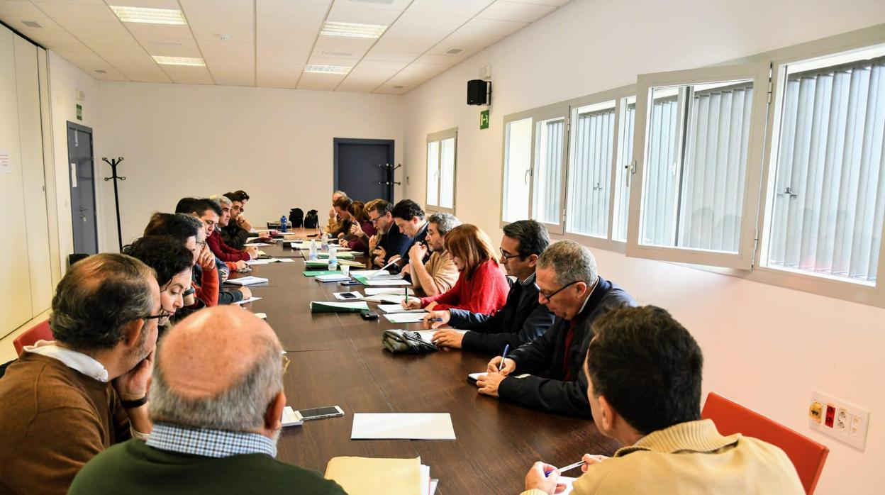 La Junta celebra en Jerez una mesa sectorial para dar un impulso a la lucha contra las enfermedades de la madera en la vid