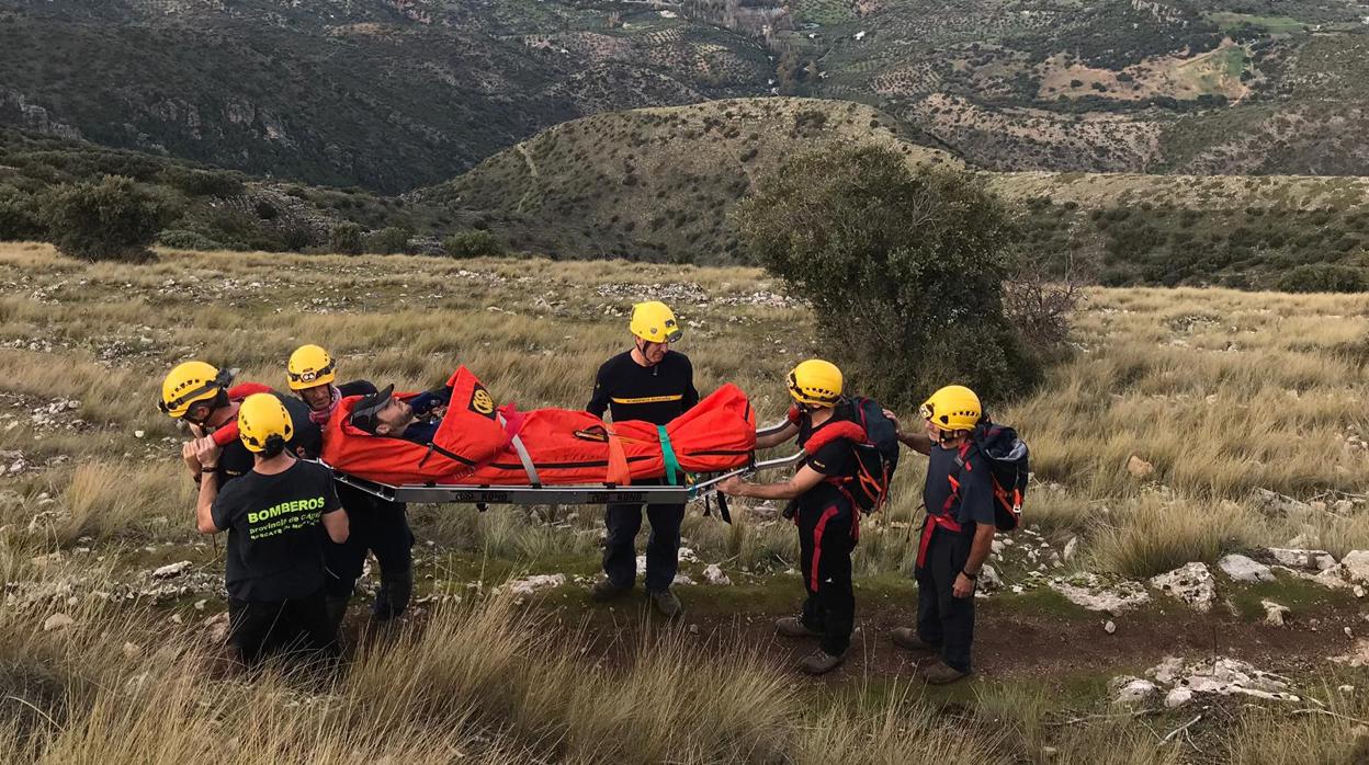 Los bomberos auxilian a dos corredores del &#039;Trail Las Palomas&#039; en Zahara de la Sierra