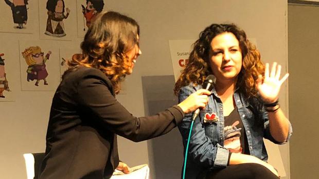 La chirigotera Susana Ginesta presenta el libro de 'Cadiwoman'