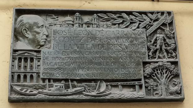 «La placa dedicada a José León de Carranza no contiene simbología franquista»