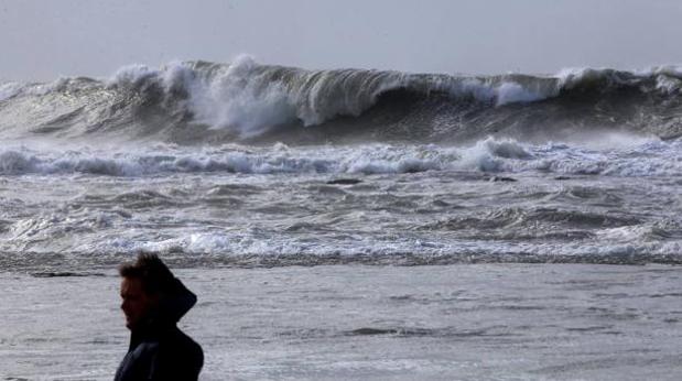 Temporal, mala mar y viento de más 100 kilómetros por hora en Cádiz por Elsa