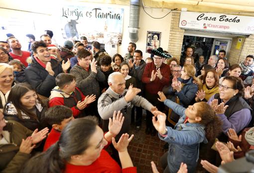 Celebración en Lebrija de un quinto premio, que dejó 9,5 millones de euros