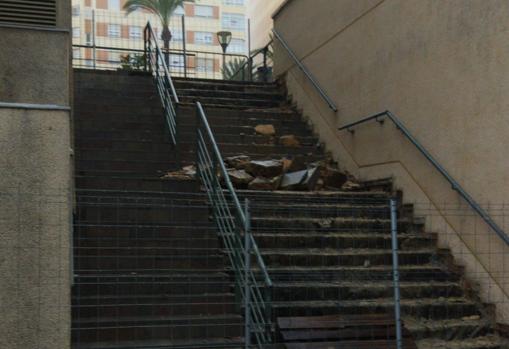 Destrozos junto al estadio Ramón de Carranza.