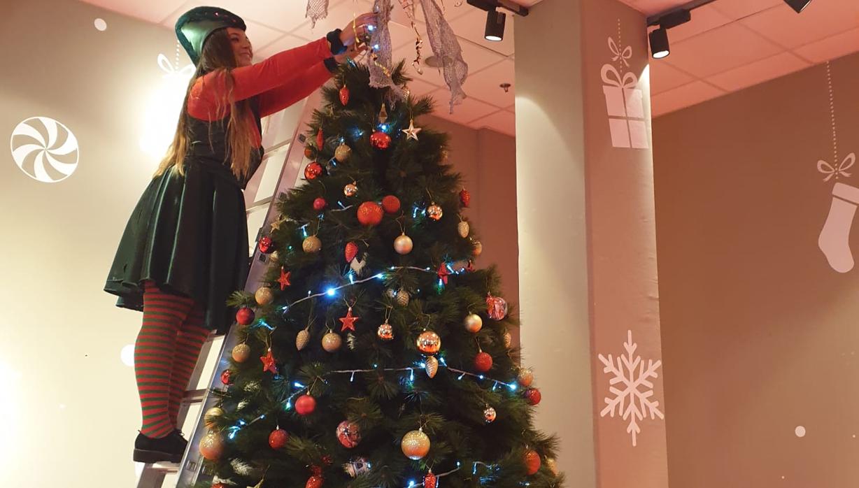 La Estrella de Oriente del colegio SAFA Jerez ya corona el árbol de Navidad de LUZ Shopping