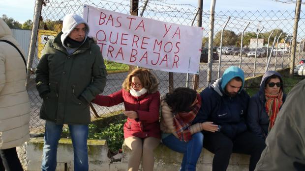 Tres meses sin solución ni respuesta tras los despidos de los trabajadores del comedor de Camposoto