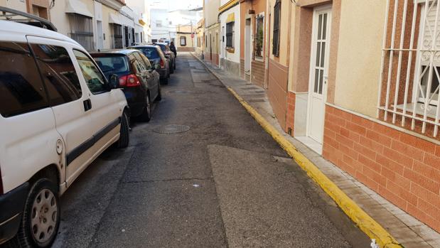 Una mujer es atropellada por un turismo debido a la estrechez y falta de visibilidad de la calle Santa Mónica