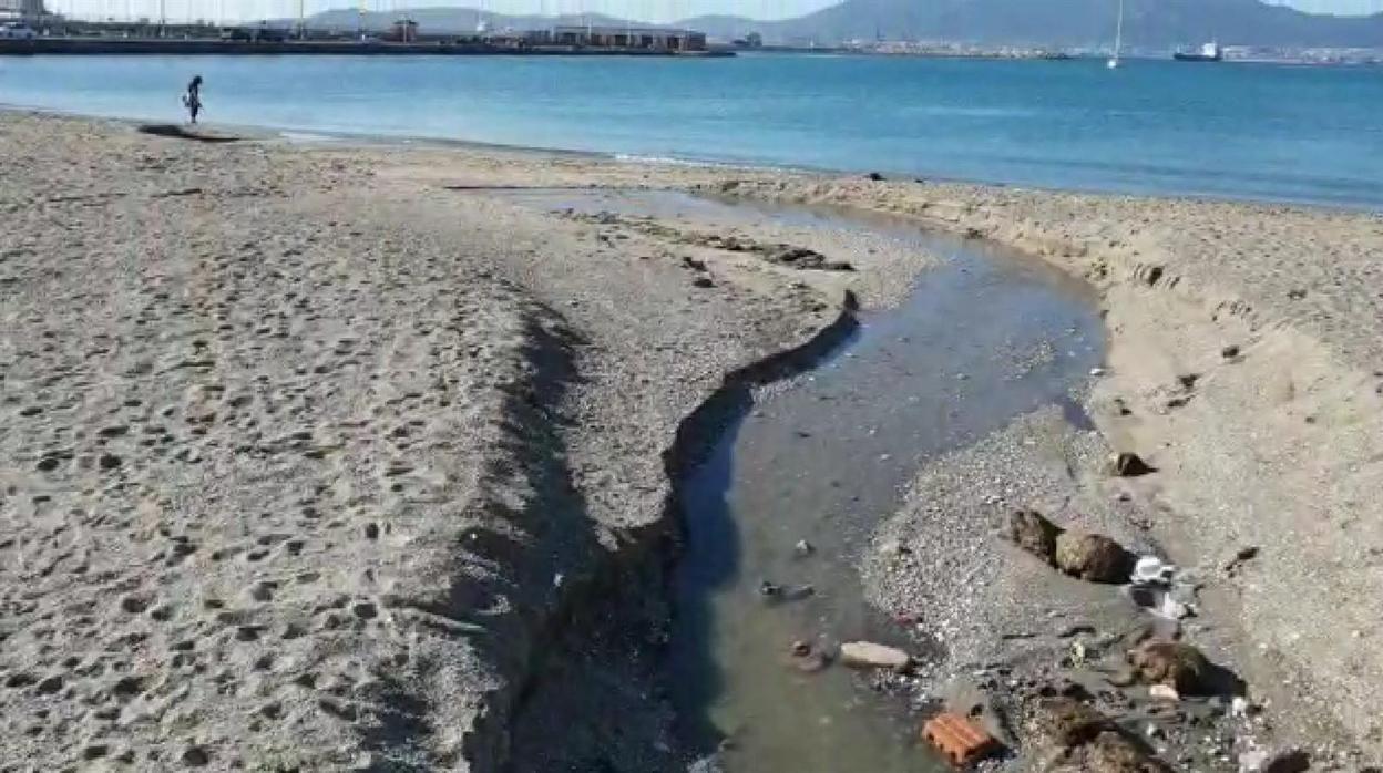 Ecologistas alertan de una nueva fuga de aguas residuales en la costa gaditana