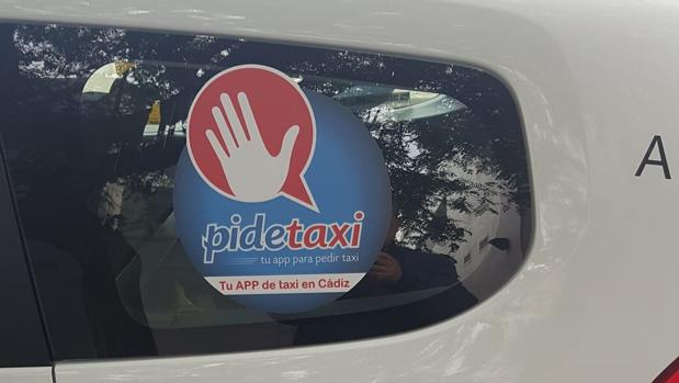 Los taxistas de Cádiz se ponen al día para frenar a Uber