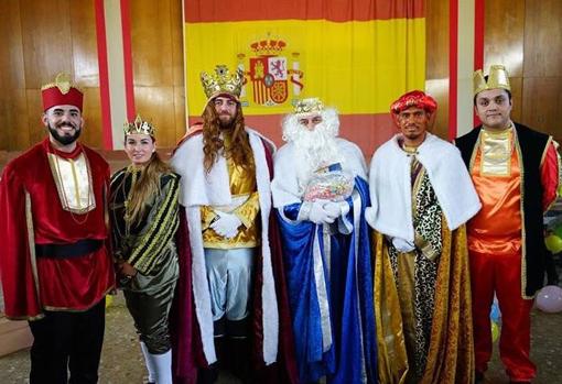 Los Reyes Magos con sus pajes.