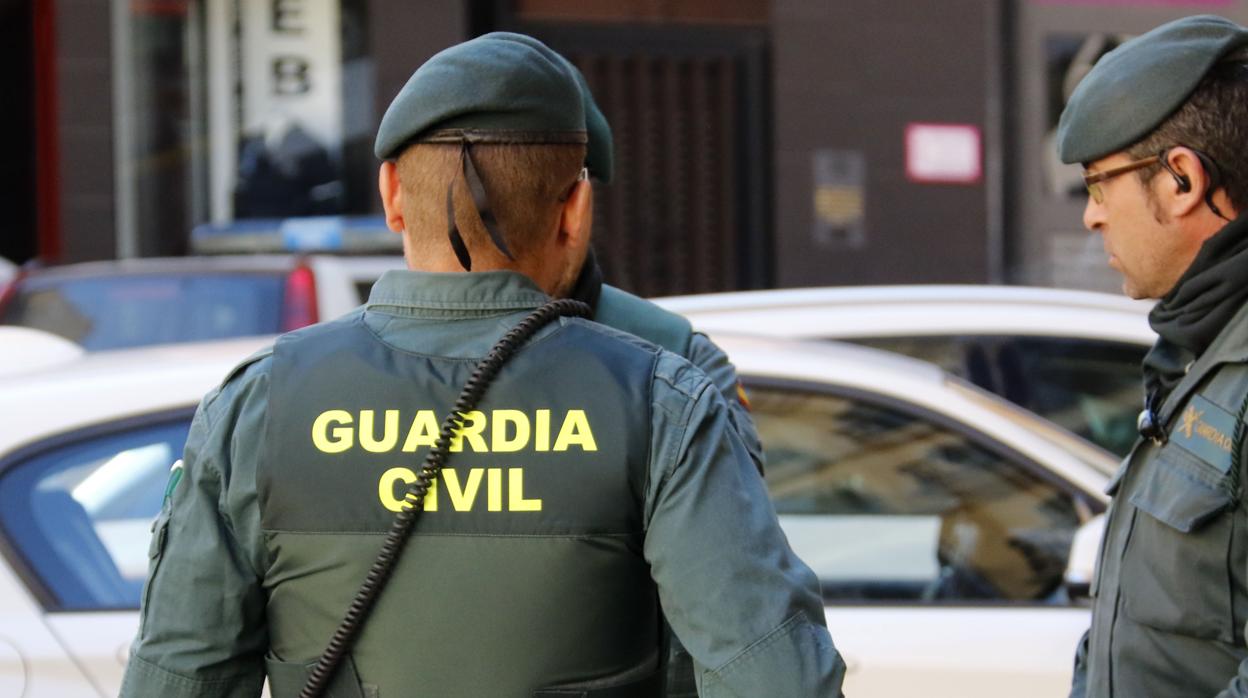 La Guardia Civil investiga a siete personas, entre ellas seis menores por delitos de hurto y daños en la vivienda