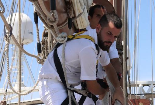 La dotación del Elcano, saliendo de Montevideo.