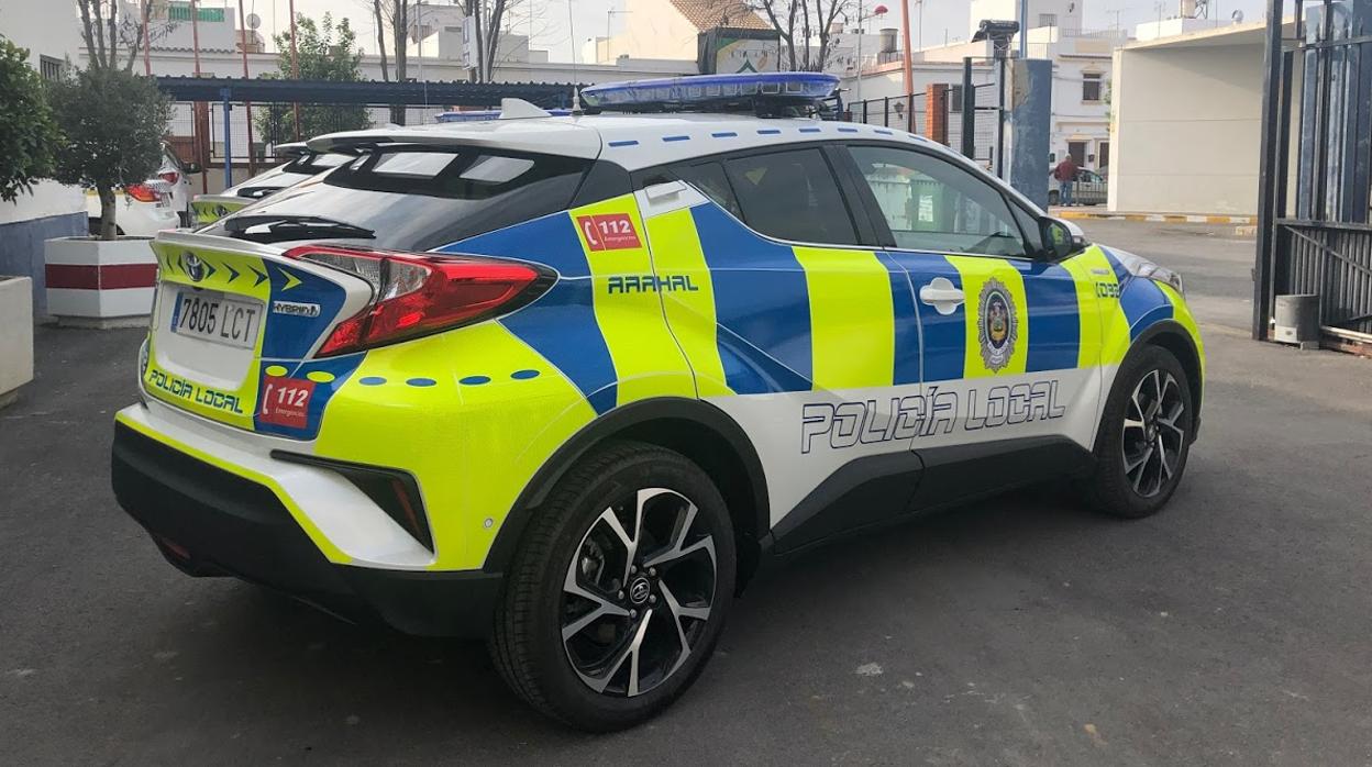 La Policía Local de Arahal, con la colaboración de la Guardia Civil, lo detuvo en una calle de la localidad