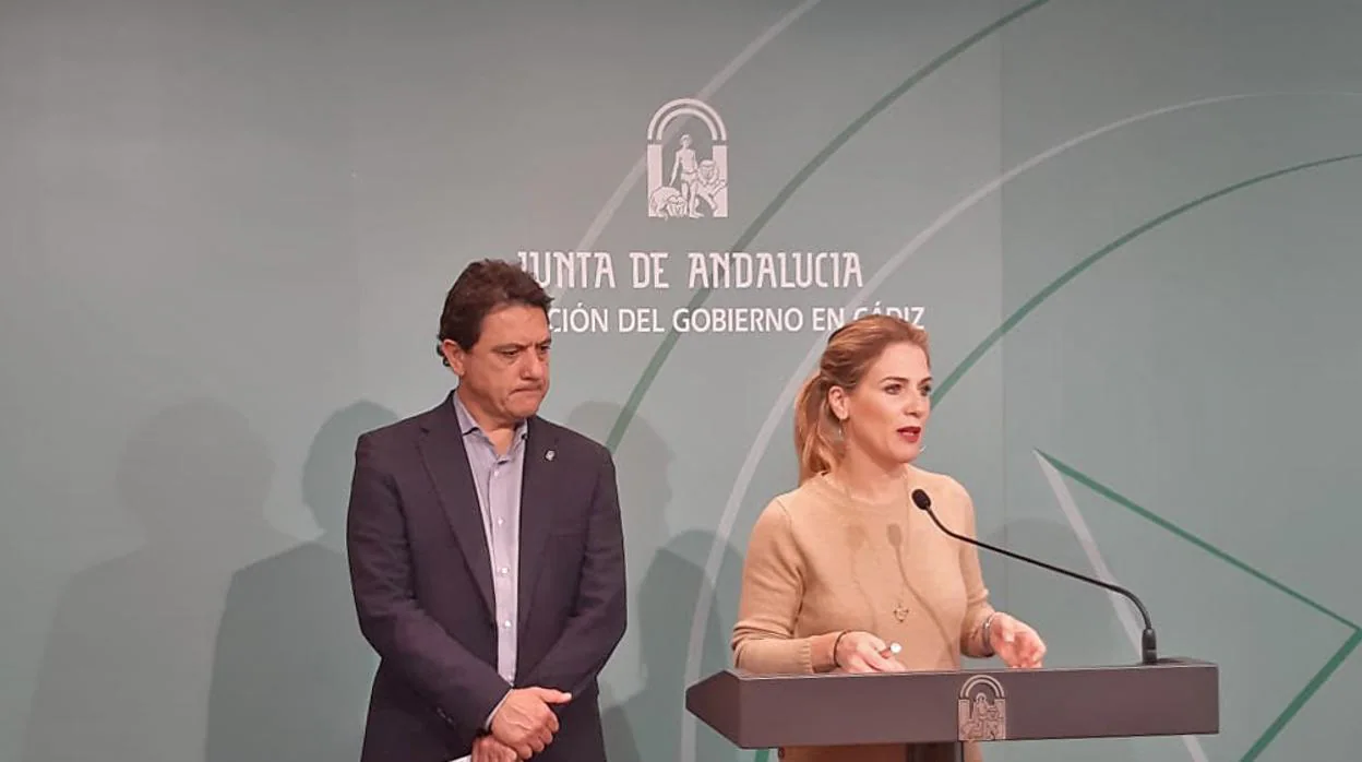 Ana Mestre, junto con el delegado delegado territorial de Agricultura, Daniel Sánchez.