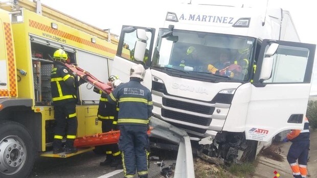 Herido de gravedad un camionero al sufrir un accidente en Jerez