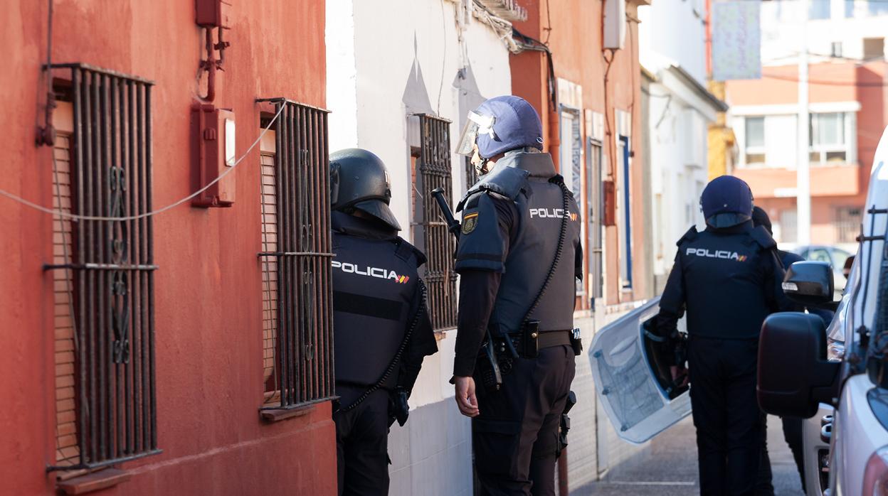 La Policía Nacional en una intervención