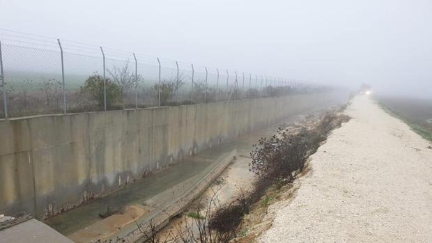 El desvío del arroyo Calzas Anchas de Utrera vuelve a sufrir nuevos desprendimientos