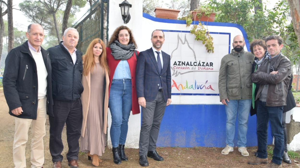 El delegado territorial de la Consejería de Turismo, Regeneración, Justicia y Administración Local, Javier Millán, durante su visita a Aznalcázar