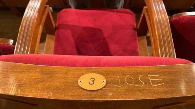 COAC 2020: Una butaca del Falla aparece rayada con un nombre