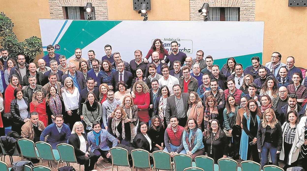 La ejecutiva del PP de Sevilla, que preside Virginia Pérez, celebró ayer su Intermunicipal en Carmona