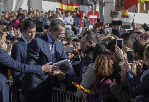 El Rey: «Hemos tardado un poquito desde que vino mi bisabuelo, pero estamos felices de estar en Écija»