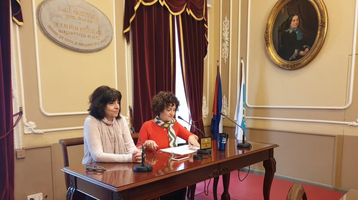 Las concejales de Ciudadanos, Carmen Fidalgo y Lucrecia Valverde.