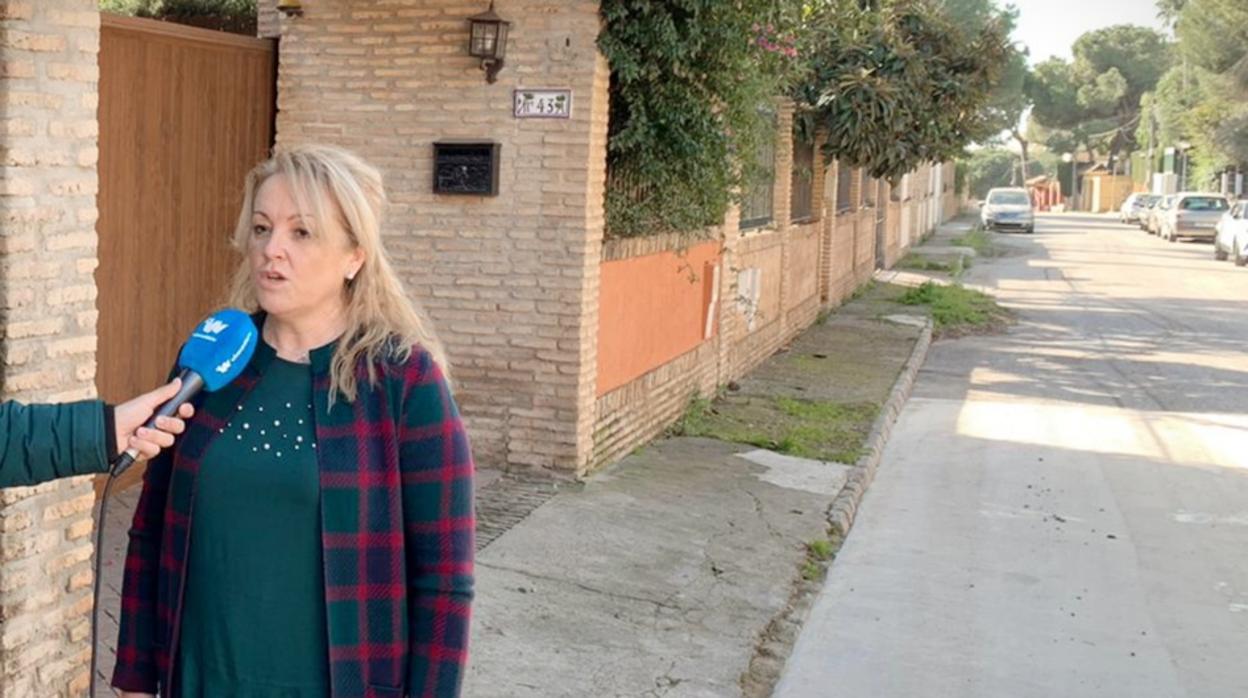 Sandra González denuncia el «abandono» que sufre el barrio por parte del Ayuntamiento