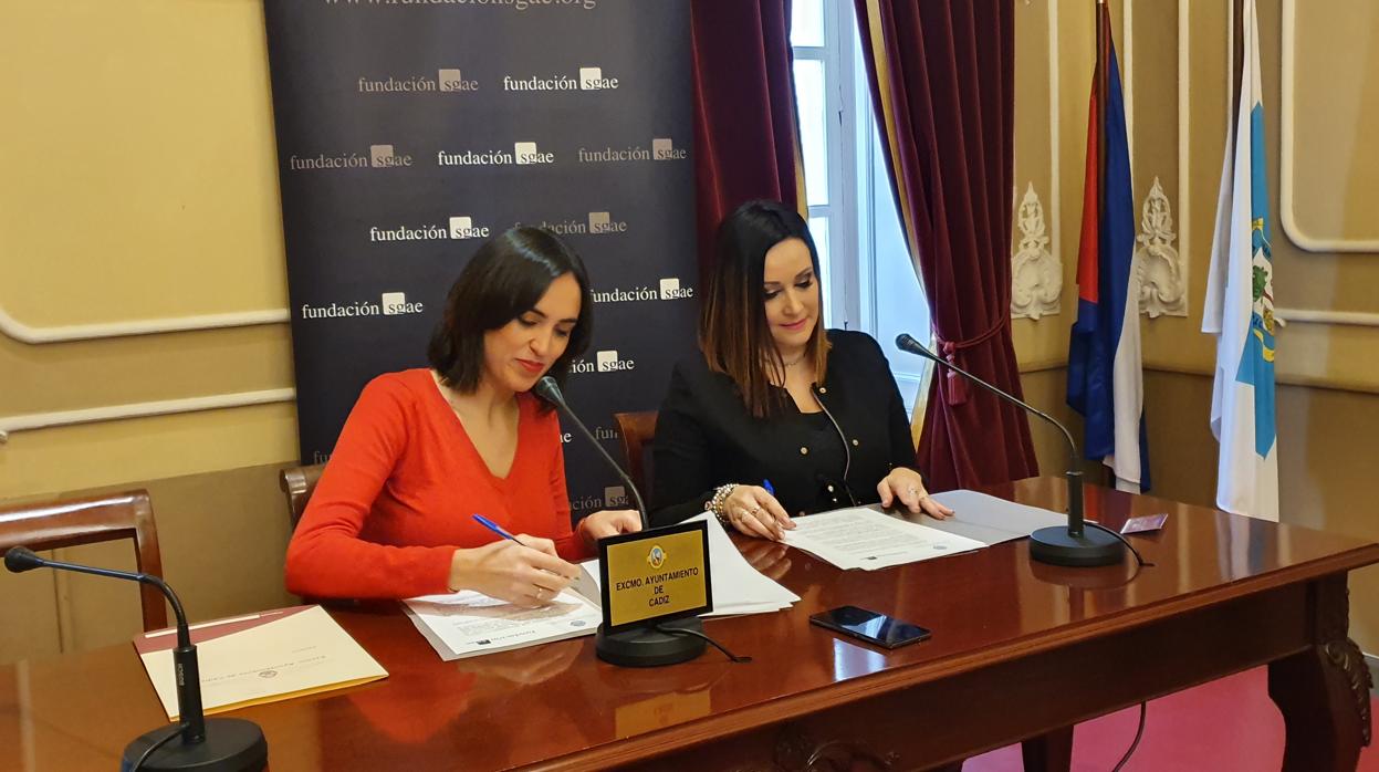 Firma del convenio entre el Ayuntamiento de Cádiz y la SGAE.