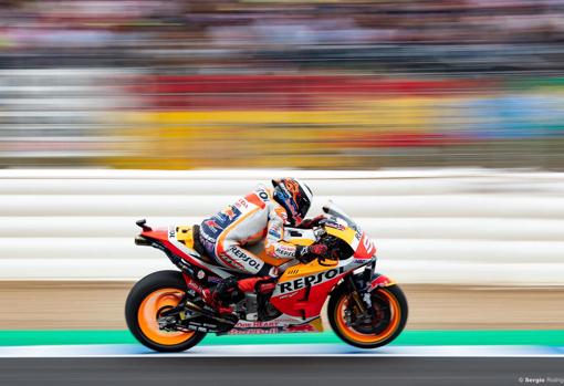 Foto deportiva de acción en el Circuito de Jerez.