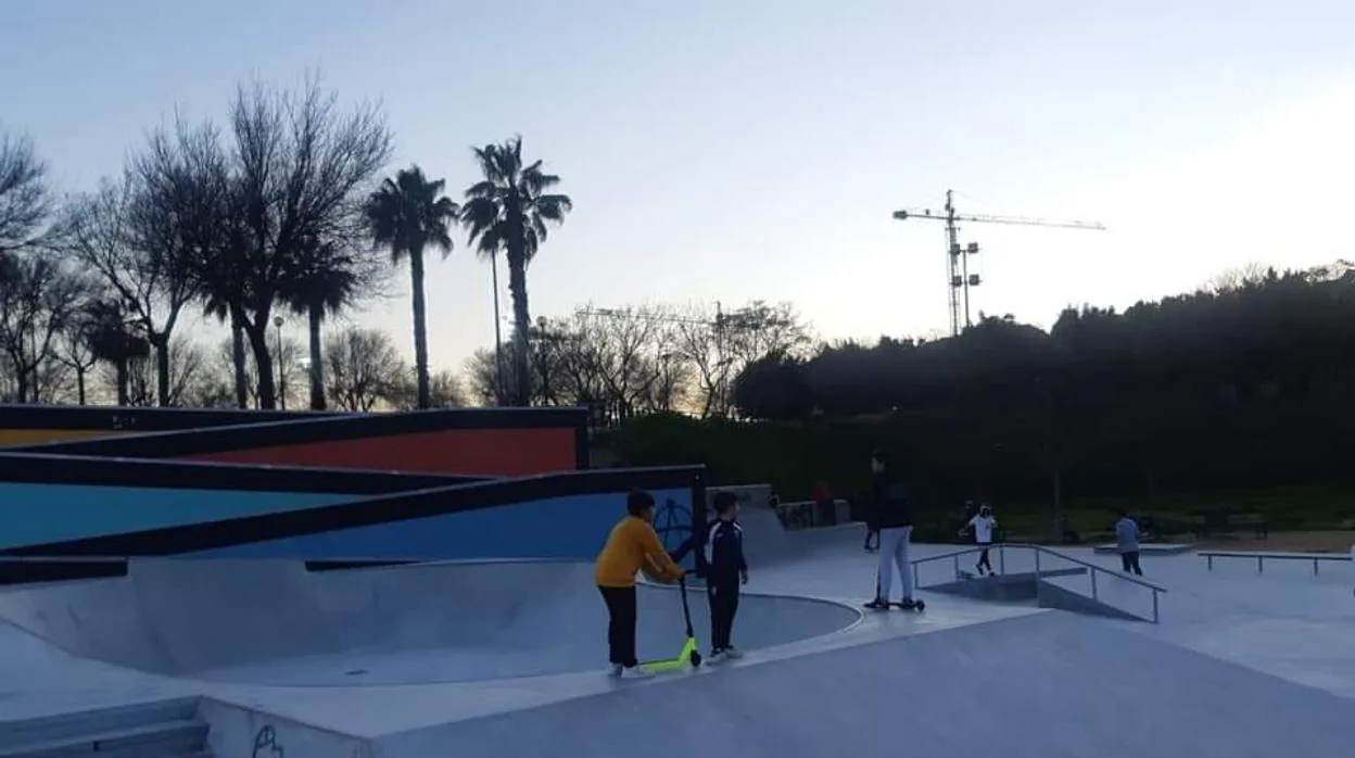 Denuncian el estado de dejadez y suciedad del skate park de Camposoto
