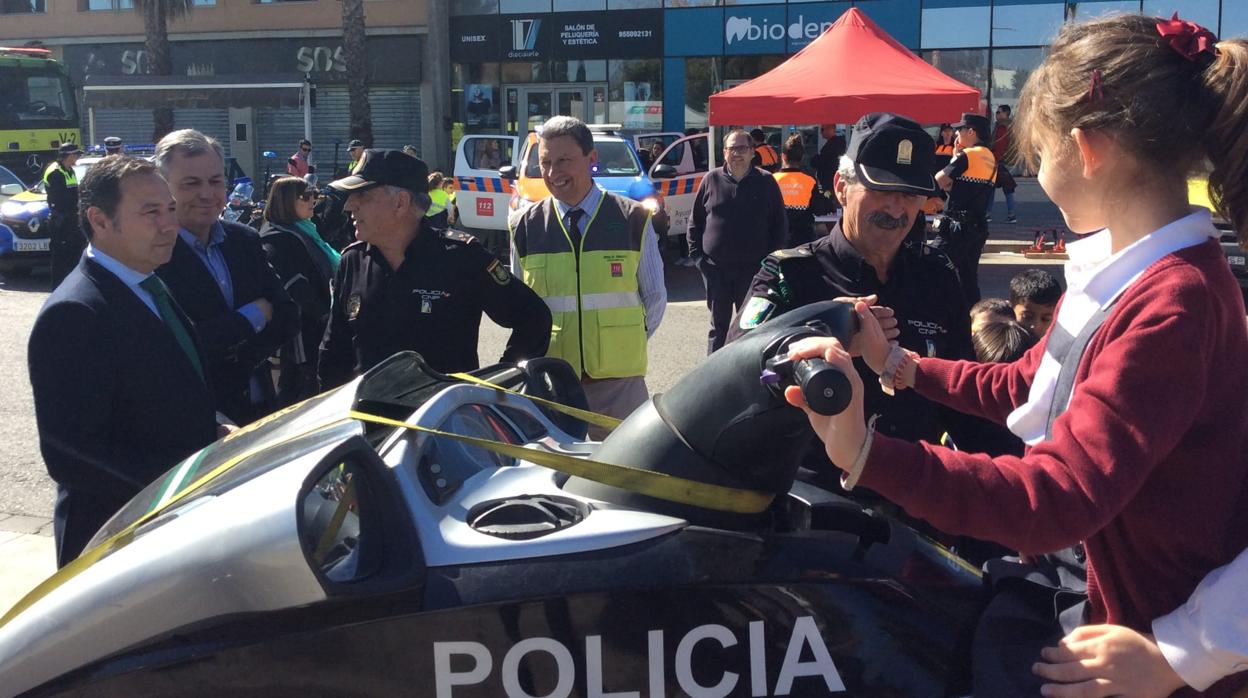 El delegado del Gobierno andaluz en Sevilla, Ricardo Sánchez, junto al alcalde de Tomares, el popular José Luis Sanz