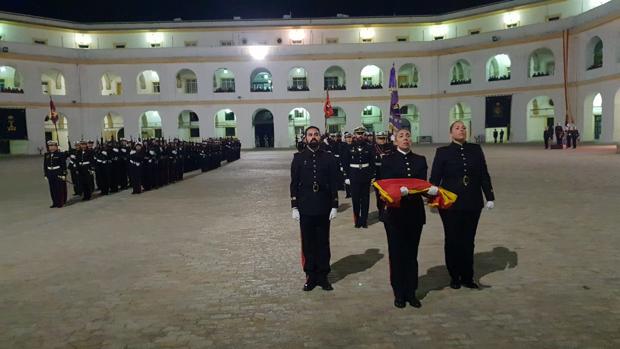 Arriado Solemne de Bandera en el 483 aniversario de Infantería de Marina