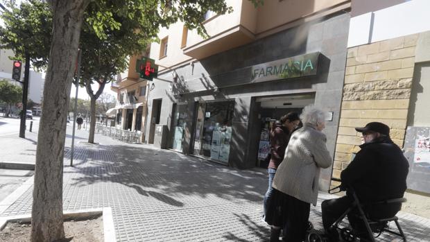 Mascarillas agotadas en Cádiz por el «pánico» al coronavirus