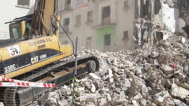 La Junta inicia la demolición de los edificios desalojados en el Cerro del Moro, en Cádiz