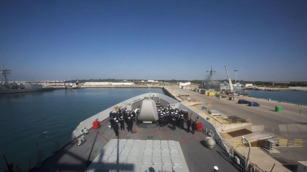 La Base Naval de Rota, durante la última visita de la ministra de Defensa.