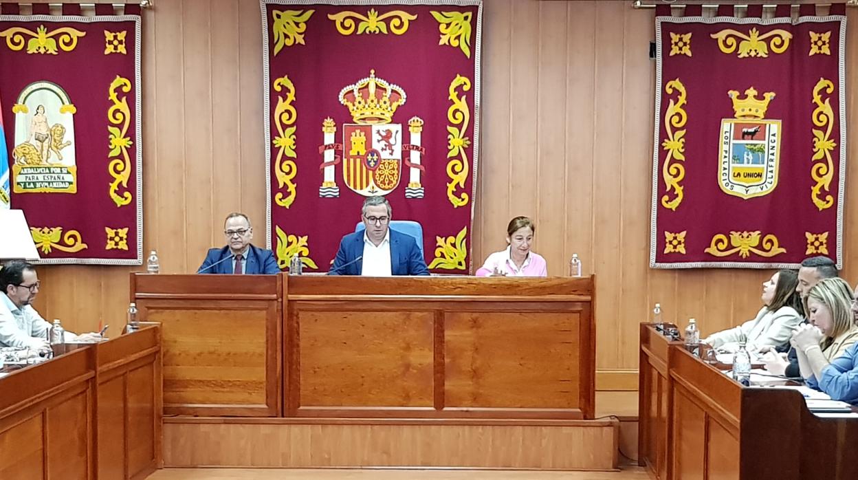 El Ayuntamiento de Los Palacios y Villafranca celebró ayer un pleno a puerta cerrada