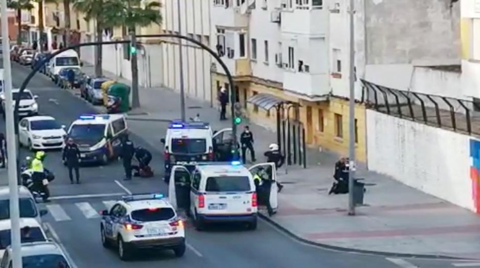 VÍDEO: Así han sido los graves altercados en Cádiz por saltarse el confinamiento por el coronavirus