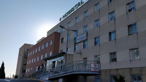 Un hombre ingresa en la UCI del hospital de Jerez por coronavirus