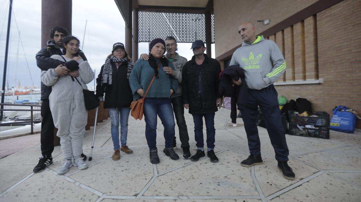 Personas sin hogar, a su llegada al CN Elcano.